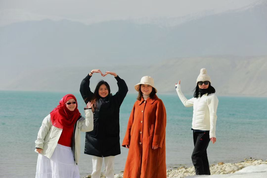 打算今年和家人朋友一起去新疆旅游，有12天左右的時間，求一份詳細實用的旅游攻略